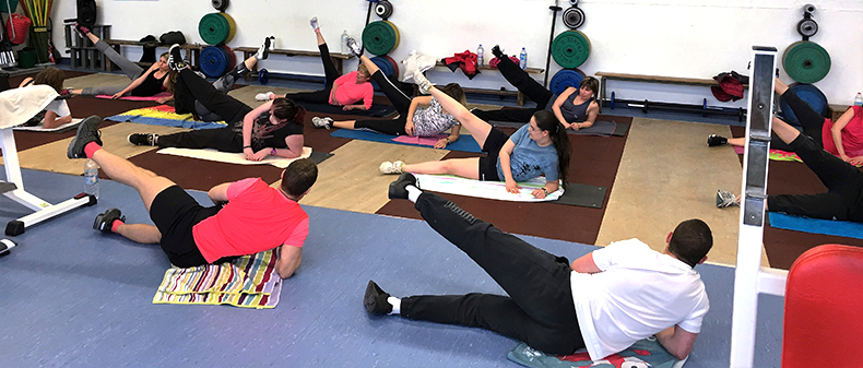 Cours collectif d'abdos-fessiers à Plouhinec Pointe du Raz