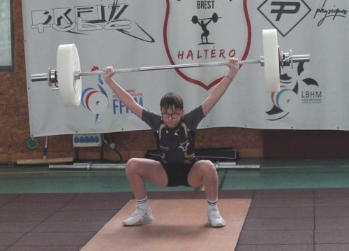 Belle barre, manque d’extension a la troisième. Bravo.... Arraché 36kg